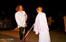 Фото 7: Відкриття фестивалю «Золотий лев» вуличною виставою «Вишневий сад» за п'єсою А. П. Чехова