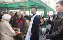 Фото 9: Для потребуючих львів’ян місто організувало Великодній сніданок