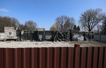 Фото 3: На Монументі Слави розпочали демонтовувати барельєфи