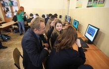 Фото 9: Мер Львова спільно з учнями кодив гру про штучний інтелект в рамках Години Коду 2019