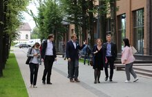 Фото 5: «Дуже добре, що ми зберегли ці дерева», — мер про врятовані багряники на вул. Угорській