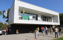 Фото 29: У Парку культури і відпочинку активно ремонтують вхідну арку та стадіон «Юність»