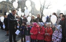 Фото 8: До 203-ї річниці від дня народження Тараса Шевченка у Львові в небо запустили повітряні кульки з віршами Кобзаря
