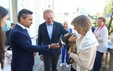 Фото 9: Мер Андрій Садовий зустрівся з бельгійськими лікарями, які тиждень проводитимуть безкоштовні мікрохірургічні операції на вусі у дітей