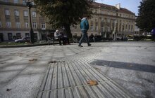 Фото 4: Місто ремонтує хідники та площу на пр. Свободи