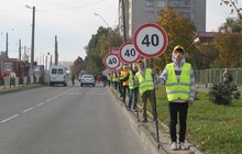 Фото 2: Львівські школярі закликали водіїв зменшити швидкість