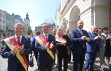 Фото 15: Львову урочисто вручили Почесний прапор Призу Європи