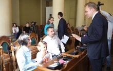 Фото 2: Мер Львова вручив ордери на квартири 45 сім’ям