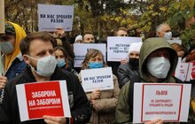 Фото 11: «Жодного нерозумного рішення місто приймати не буде», — мер Львова під час акції проти карантину «вихідного дня»