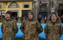 Фото 11: У центрі Львова військові урочисто заспівали Гімн України (відео)