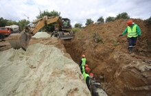 Фото 7: У с. Лисиничі ремонтні бригади ЛМКП «Львівводоканал» проводять заміну аварійного магістрального водогону