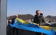 Фото 2: Над вежею львівської Ратуші урочисто підняли національний прапор