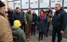 Фото 18: Представники Польщі і Великої Британії відвідали найбільше модульне містечко у Львові, яке звели за кошти цих країн