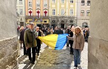 Фото 9: У Львові над вежею Ратуші урочисто підняли національний прапор (відео)