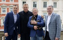 Фото 1: Вперше в історії: до Львова привезли всі три «Золоті мʼячі», які здобували українські футболісти (відео)