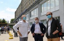 Фото 2: Сьогодні у Львові святкують День музики і День медика: на стіні лікарні швидкої медичної допомоги з виступом октету відкрили символічний мурал