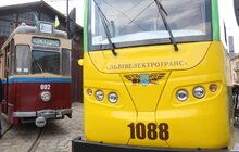 Фото 1: 38 працівників ЛКП «Львівелектротранс», які працюють більше 45 років, з нагоди 123-річчя запуску львівського трамвая, отримали подяки та премії