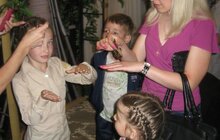 Фото 3: В рамках благодійної акції діти побували на виставці живих метеликів