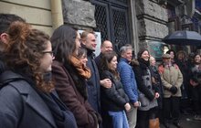 Фото 1: На фасадах львівських будинків встановили три інформаційні таблиці юристам-міжнародникам