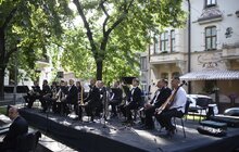 Фото 16: На площі Маланюка урочисто відкрили скульптуру Франца Ксавера Моцарта