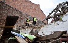Фото 13: Непридатні для відновлення будинки, які росія зруйнувала у Львові 4 вересня, демонтовують: на їх місці буде громадський простір (відео)