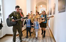 Фото 12: Символ світла і добра: пластуни передали громаді Львова Вифлеємський вогонь миру (відео)