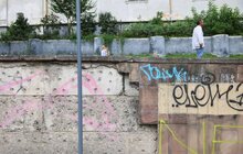 Фото 4: На вул. Бандери демонтують аварійну підпірну стінку: трамваї №1 та №2 курсуватимуть за частково зміненими маршрутами (відео)