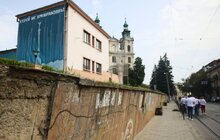 Фото 8: На вул. Бандери демонтують аварійну підпірну стінку: трамваї №1 та №2 курсуватимуть за частково зміненими маршрутами (відео)
