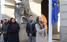Фото 10: На честь титулу Молодіжної столиці Європи перед Львівською ратушею встановили символічну інсталяцію (відео)