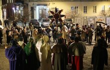 Фото 7: У Львові провели першу різдвяну екскурсію з пампухами, колядою і історіями про святкування 100 років тому (відео)