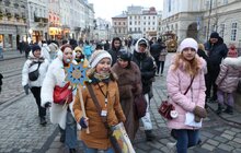 Фото 14: У Львові провели першу різдвяну екскурсію з пампухами, колядою і історіями про святкування 100 років тому (відео)