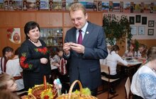 Фото 9: Сьогодні міський голова взяв участь у презентації творчої майстерні «Писанка добром весь світ зігріє» у гімназії «Гроно» 