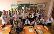 Фото 2: У Львові перший урок у школі провів військовослужбовець, що втратив ногу на війні (відео)