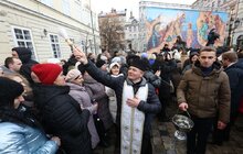 Фото 10: У Львові військові капелани освятили воду: її впродовж дня можуть набрати усі охочі (фото/відео)