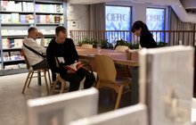 Фото 3: У Львові у приміщенні колишнього кінотеатру відкрили книгарню-кав’ярню «Сенс»