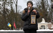 Фото 8: Вифлеємський вогонь миру першими отримали рідні полеглих захисників України на Личаківському цвинтарі