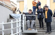 Фото 6: У центрі Львова, у підземному переході, встановили два електричні підйомники