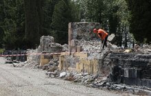 Фото 12: З Пагорба Слави демонтували другу вхідну колону: на якому етапі ексгумація радянських поховань (відео)