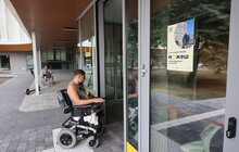 Фото 1: Як у Львові облаштовують безбар’єрний маршрут, який змінить тротуари, зупинки, парки та навіть автобуси (відео)
