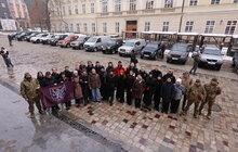 Фото 9: Хор «Гомін» передав 25 автівок для ЗСУ (відео)