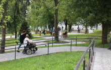 Фото 16: Як у Львові облаштовують безбар’єрний маршрут, який змінить тротуари, зупинки, парки та навіть автобуси (відео)