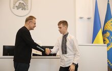 Фото 9: Обдаровані львівські школярі отримали по 30 тисяч гривень