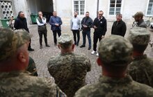 Фото 5: Допомога ЗСУ: Львів передав військовим ще три автомобілі