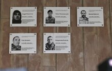 Фото 13: На фасаді львівської школи відкрили одразу 5 меморіальних таблиць пам'яті загиблих захисників України (відео)