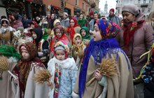 Фото 12: На площі Ангелів встановили головного різдвяного дідуха Львова (фото/відео)