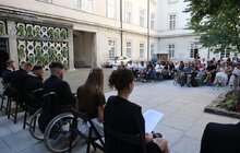 Фото 10: Пʼєса, написана воїном, та картина, намальована кріслом колісним: як арттерапія допомагає ветеранам відновлюватись після травм війни (відео)