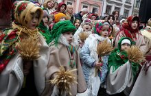 Фото 21: На площі Ангелів встановили головного різдвяного дідуха Львова (фото/відео)