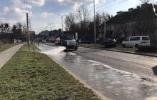 Фото 12: Комунальні служби дезінфікують місто: миють вулиці, тротуари, зупинки транспорту, сходові клітки будинків