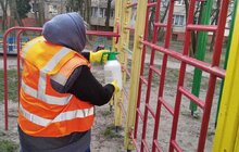 Фото 39: Комунальні служби дезінфікують місто: миють вулиці, тротуари, зупинки транспорту, сходові клітки будинків