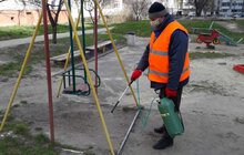 Фото 60: Комунальні служби дезінфікують місто: миють вулиці, тротуари, зупинки транспорту, сходові клітки будинків